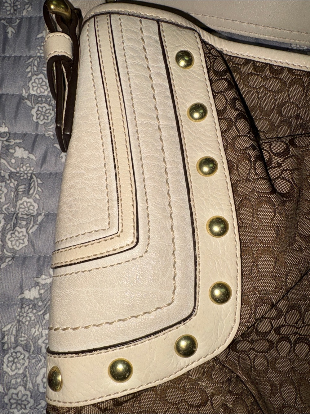 Vintage Coach Cream and Brown Shoulder Bag with Gold Hardware - Picture 3 of 10